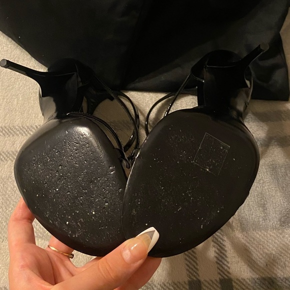 $1300 new from store - Yves saint laurent Cassandra heels black patent leather - Picture 5 of 12